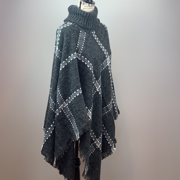 Plaid Poncho Turtleneck Windowpane Print With Fringe Frayed Hem  NWT - Picture 6 of 10